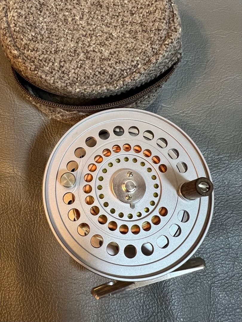 UFM ウエダ フライリール カンタータ 2400モデル