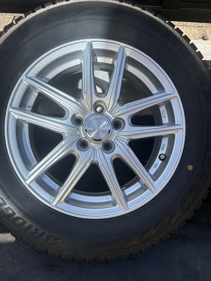 ブリヂストン 195/65R15 スタッドレスタイヤ