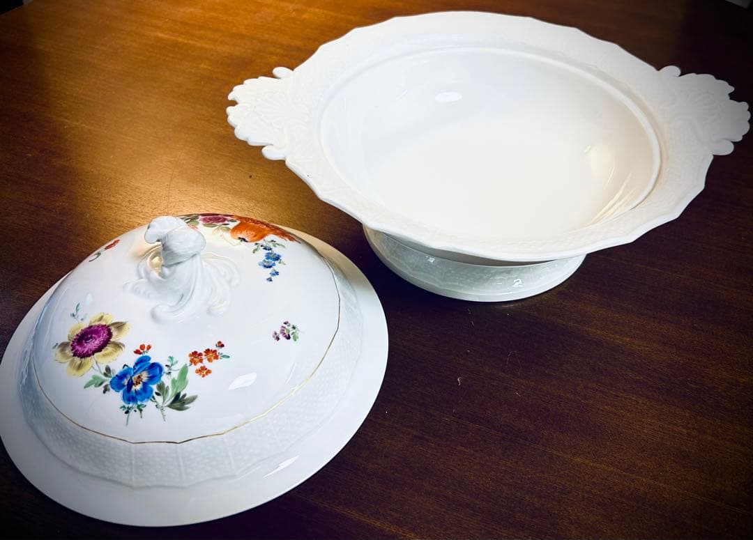 マイセン ノイブランデンシュタイン　レリーフ 三つ花 ベジタブルボウル 蓋付き