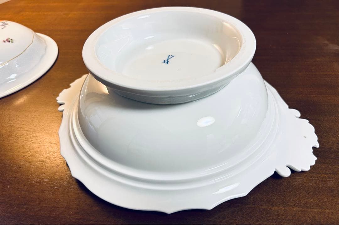 マイセン ノイブランデンシュタイン　レリーフ 三つ花 ベジタブルボウル 蓋付き