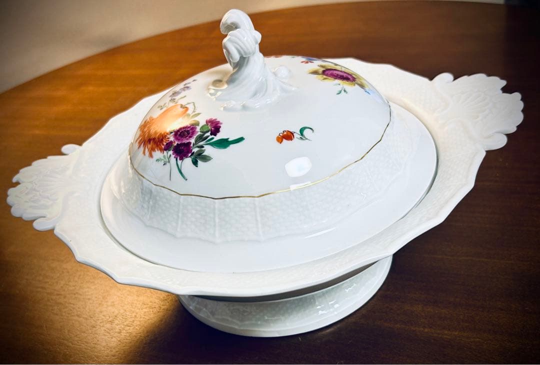 マイセン ノイブランデンシュタイン　レリーフ 三つ花 ベジタブルボウル 蓋付き