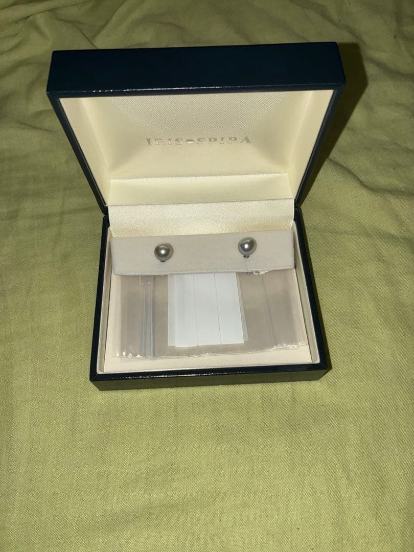 カ*ン様 IRIS SPIRA パールピアス