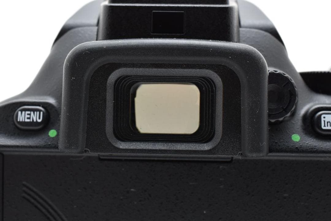 美品　ニコン D5600 ダブルズームキット /SD64GB/専用ガラスフィルム