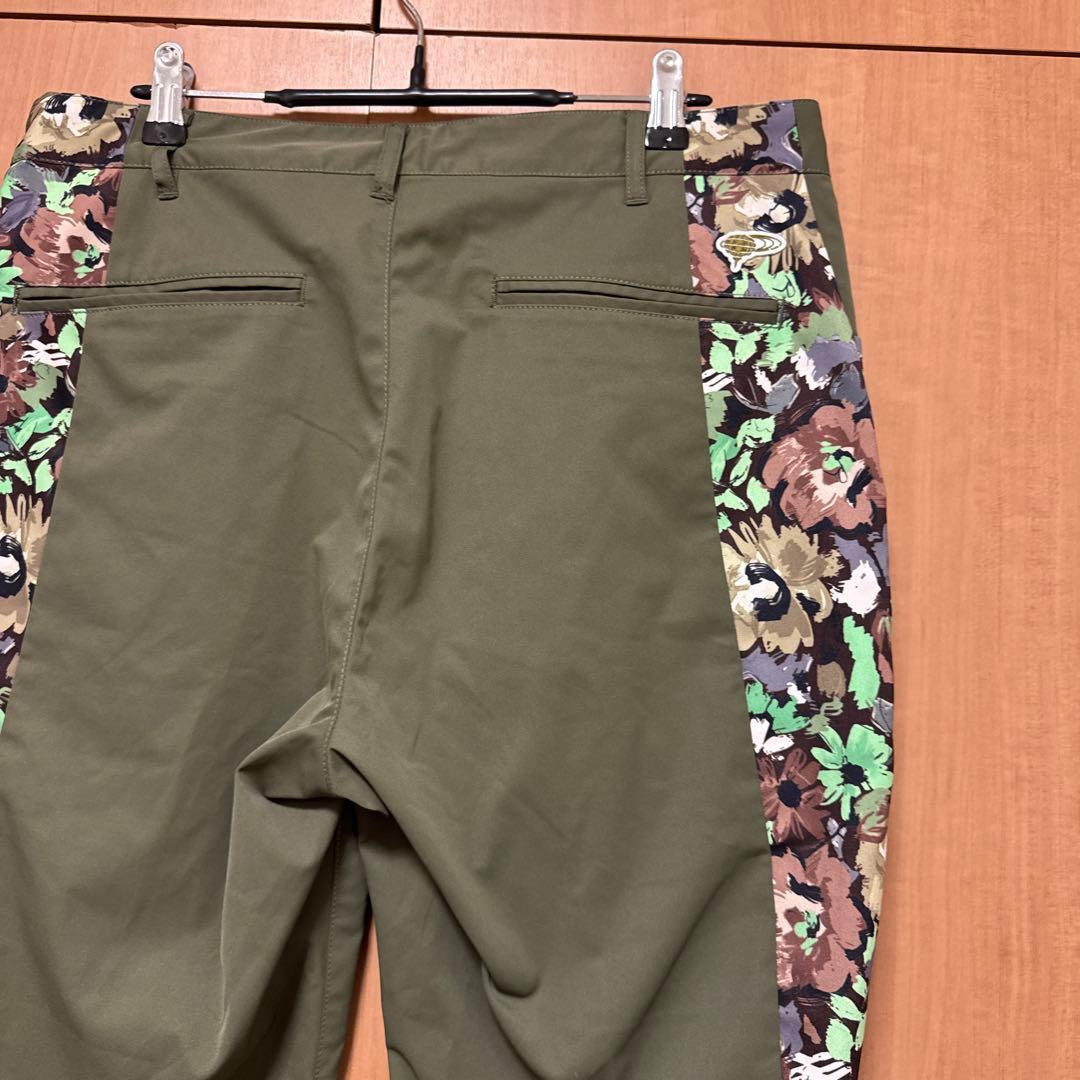 BEAMS GOLFオレンジレーベルフラワーカモプリントストレッチパンツ