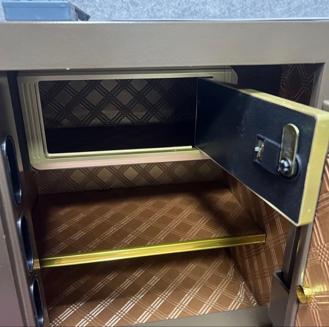 ［4066］onefort 指紋認証式 電子金庫 36L ブラウン