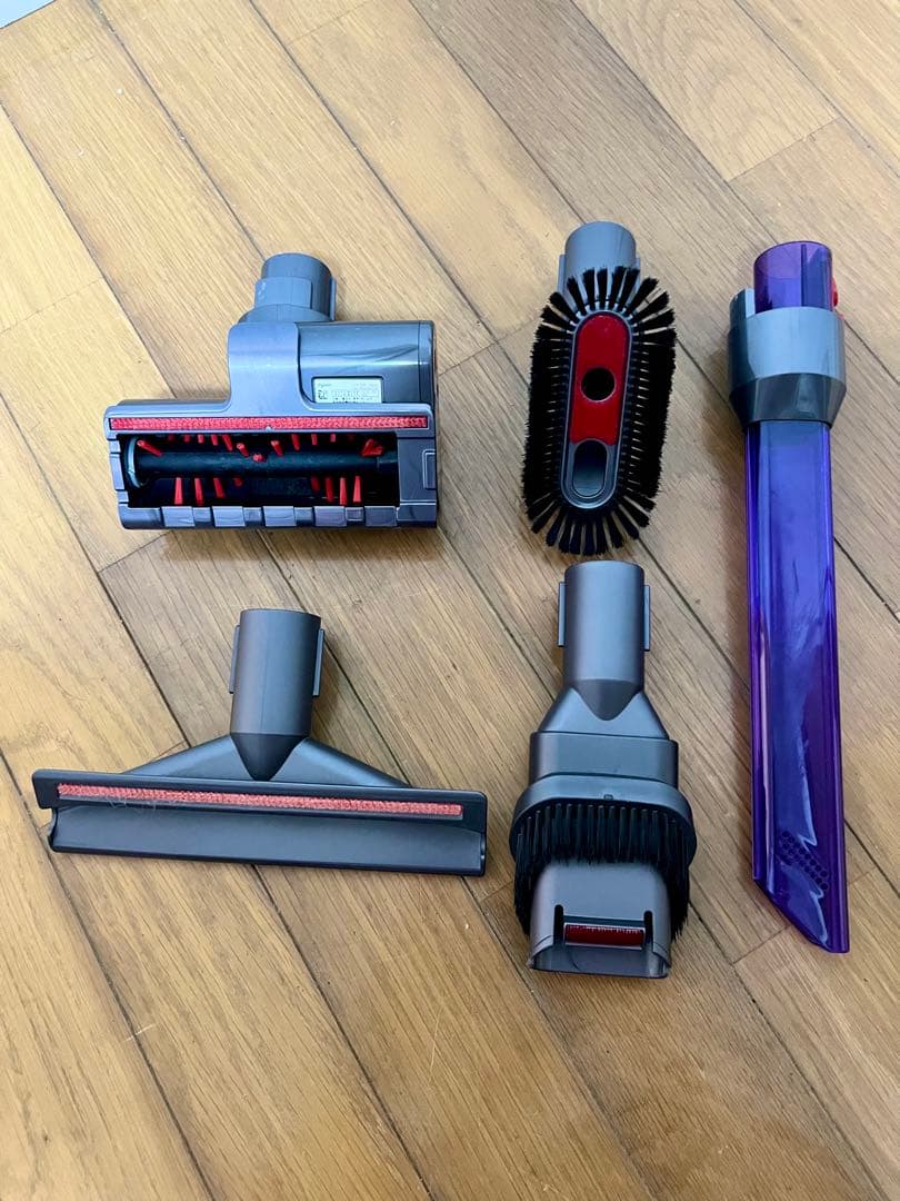 【美品】Dyson V8 Slim Fluffy+　スタンドセット