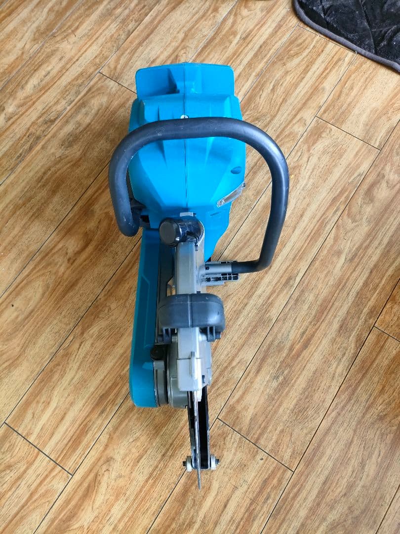 美品　マキタ　makita　コードレスパワーカッター CE002GZ