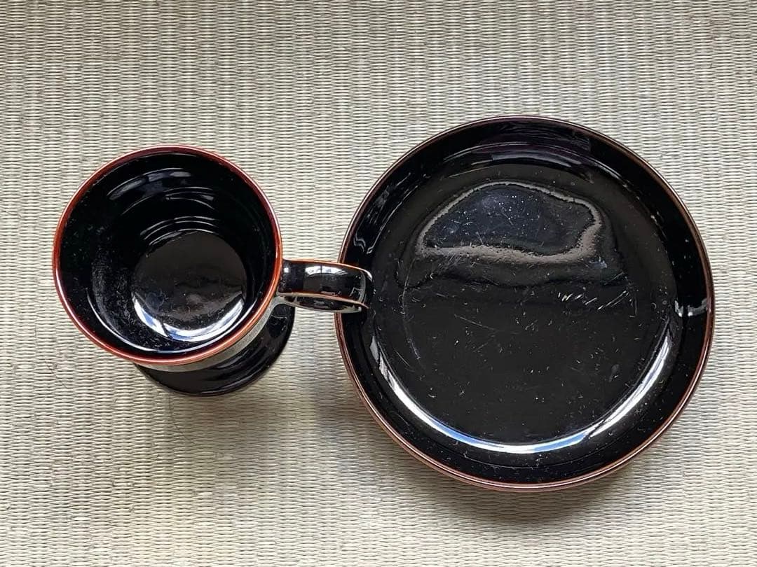 黒色カップと皿セット（スタンド付き）