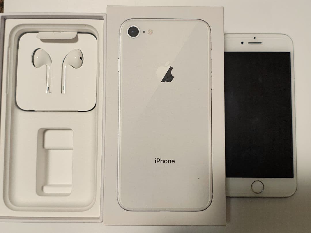 iphone8 本体　箱、イヤホン付き