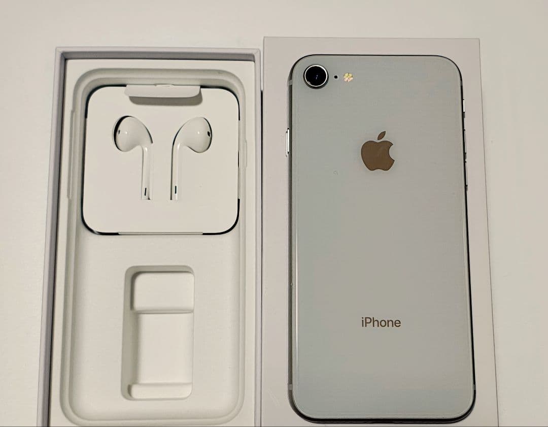 iphone8 本体　箱、イヤホン付き