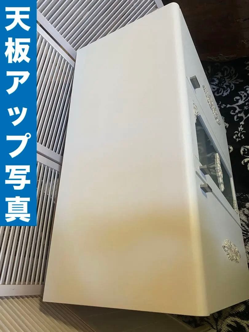 ロココ仕様♦️中央ガラス扉 ホワイト＆シルバー 高級 キャビネット♦️大容量♦️送料込