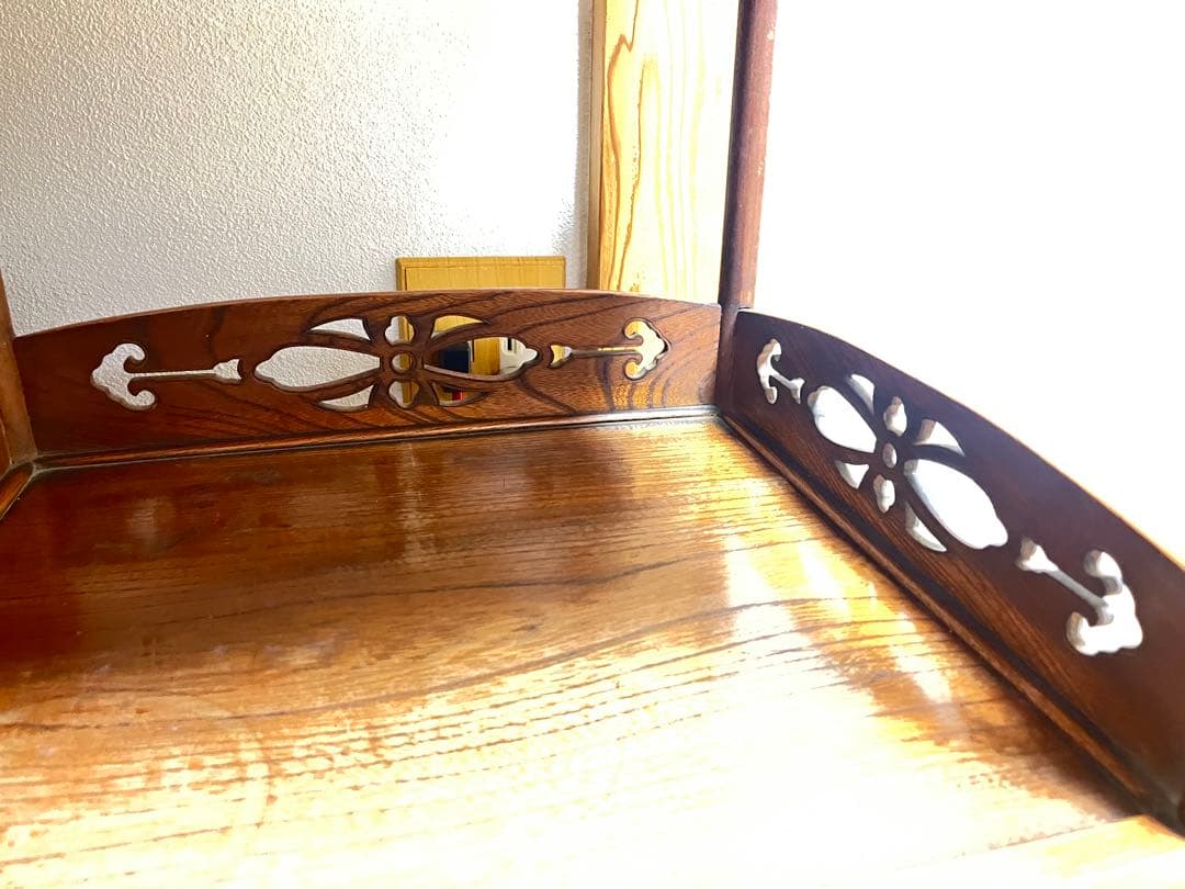 アンティーク　茶箪笥　木製収納棚 彫刻装飾付き