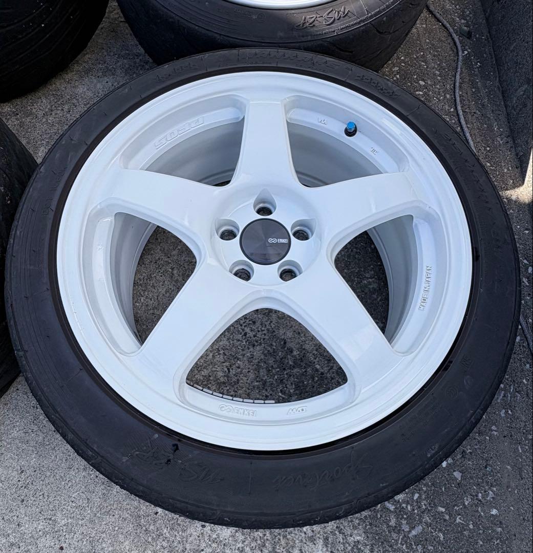 ENKEIエンケイPF05 17インチ8j pcd100 白ホイ