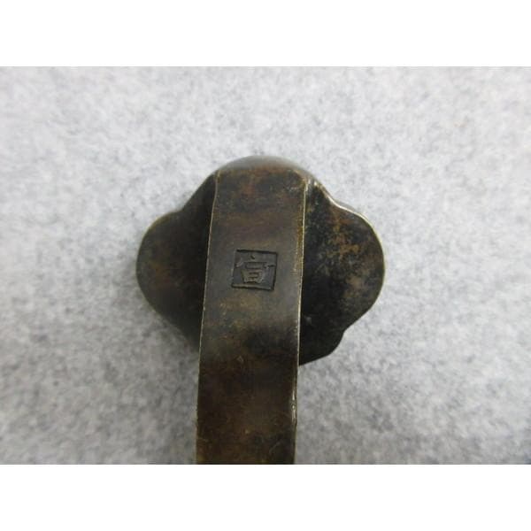 宣徳銅雲に鶴吊燭に蓮図如意箱入り [B28401]