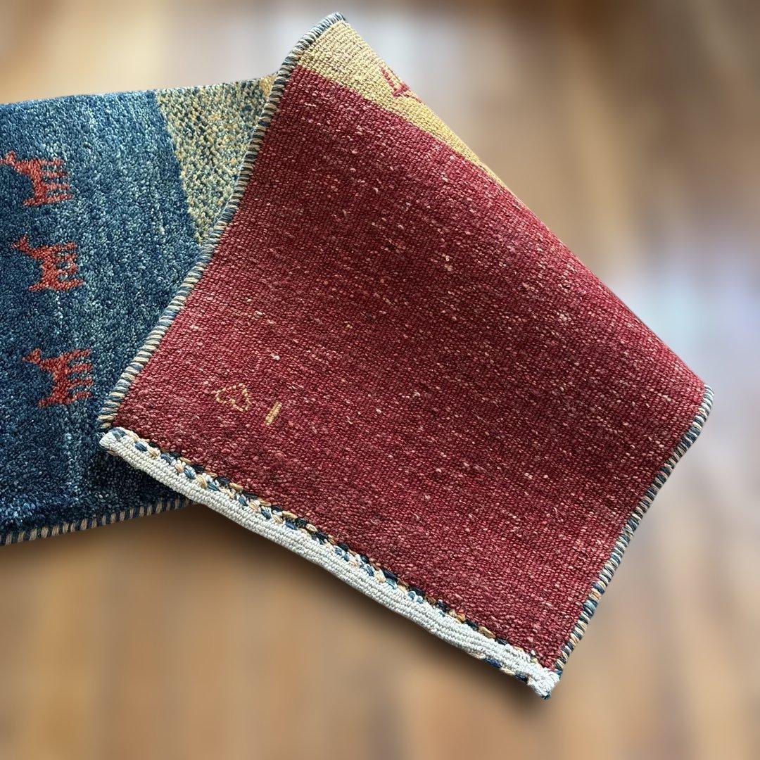 ギャッベ　動物と植物の模様