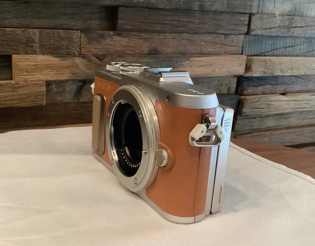 レンズ２本付き OLYMPUS PEN E-PL8 ブラウン ダブルズームキット