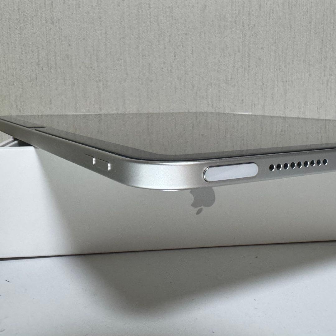 【極美品】iPad (A16) 128GB Wi-Fi シルバー ケース付き