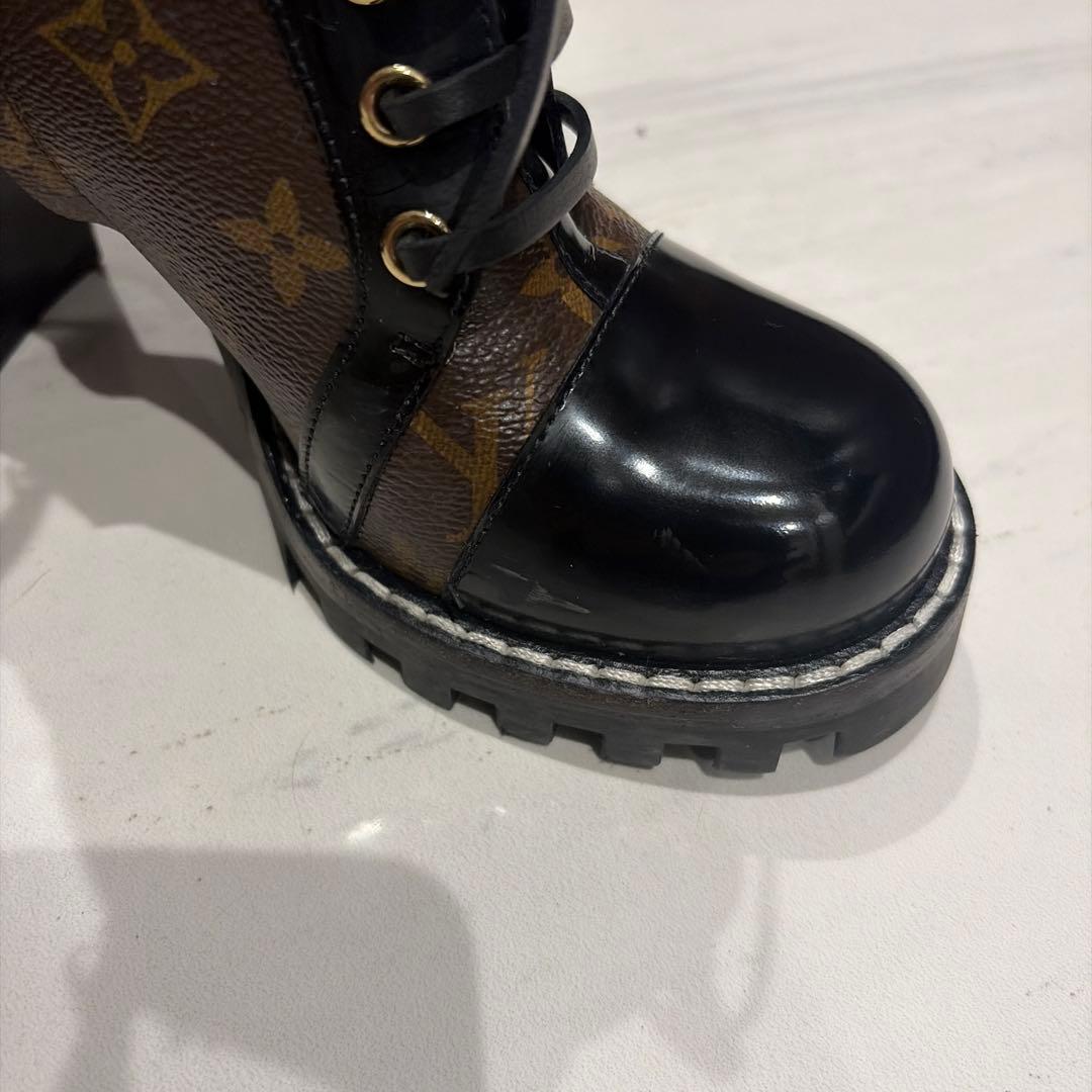 Louis Vuitton ロゴ入りレザーブーツ