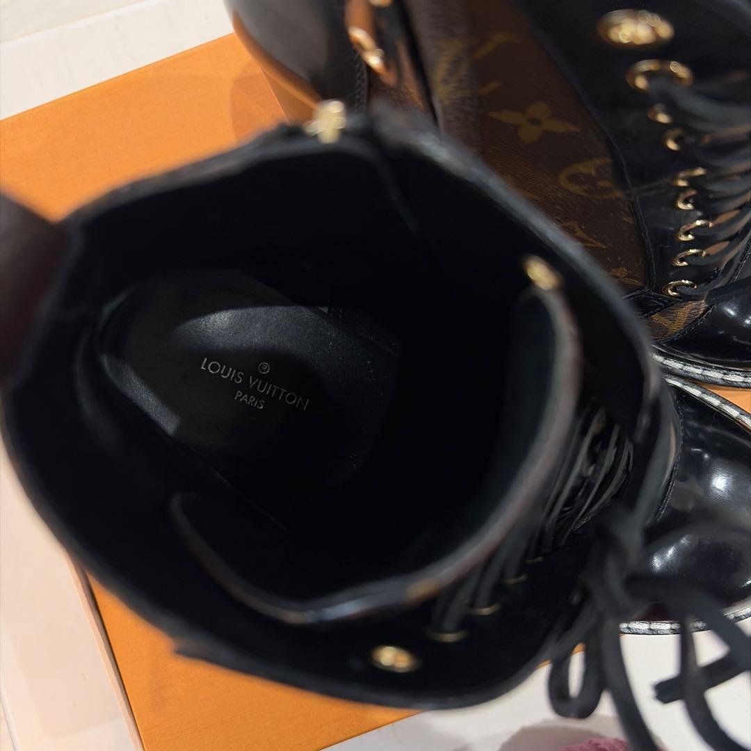 Louis Vuitton ロゴ入りレザーブーツ