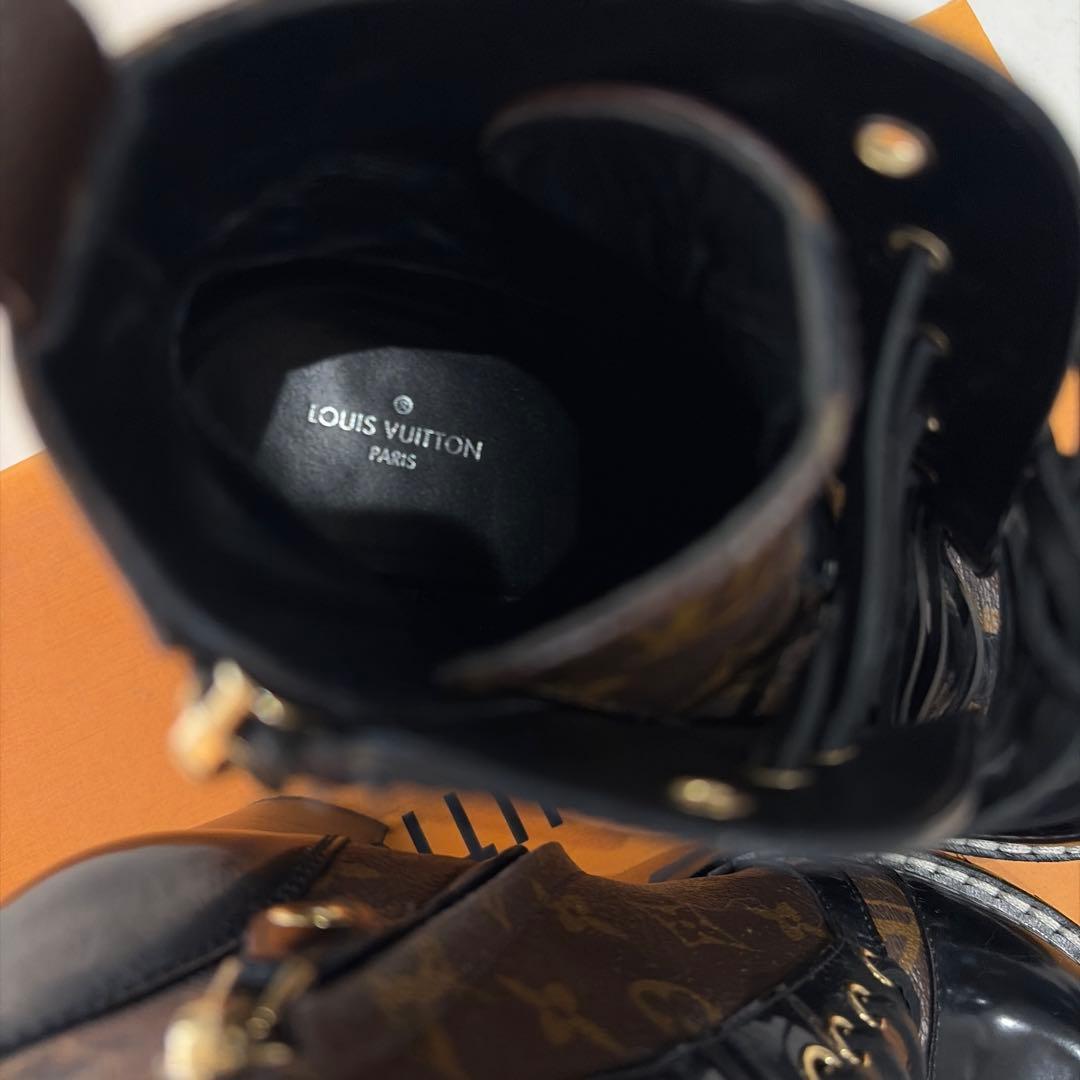 Louis Vuitton ロゴ入りレザーブーツ