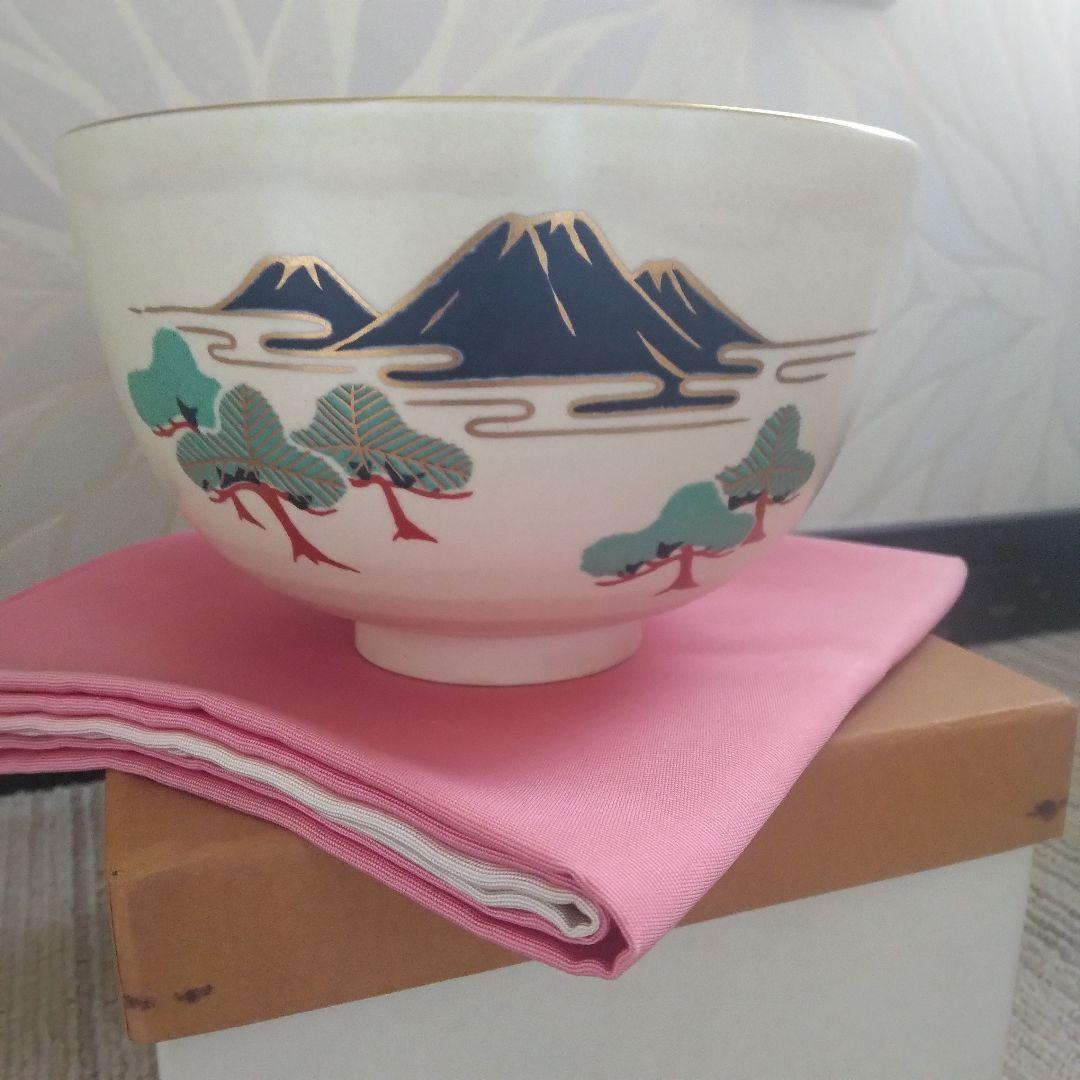 【茶道具】抹茶茶碗 富士山と松の絵柄の茶碗 まとめ売り ピンクの服紗付き