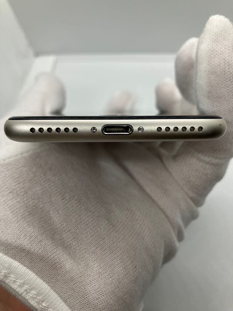 美品 iPhone SE3 64GB ホワイト バッテリー100% SIMフリー