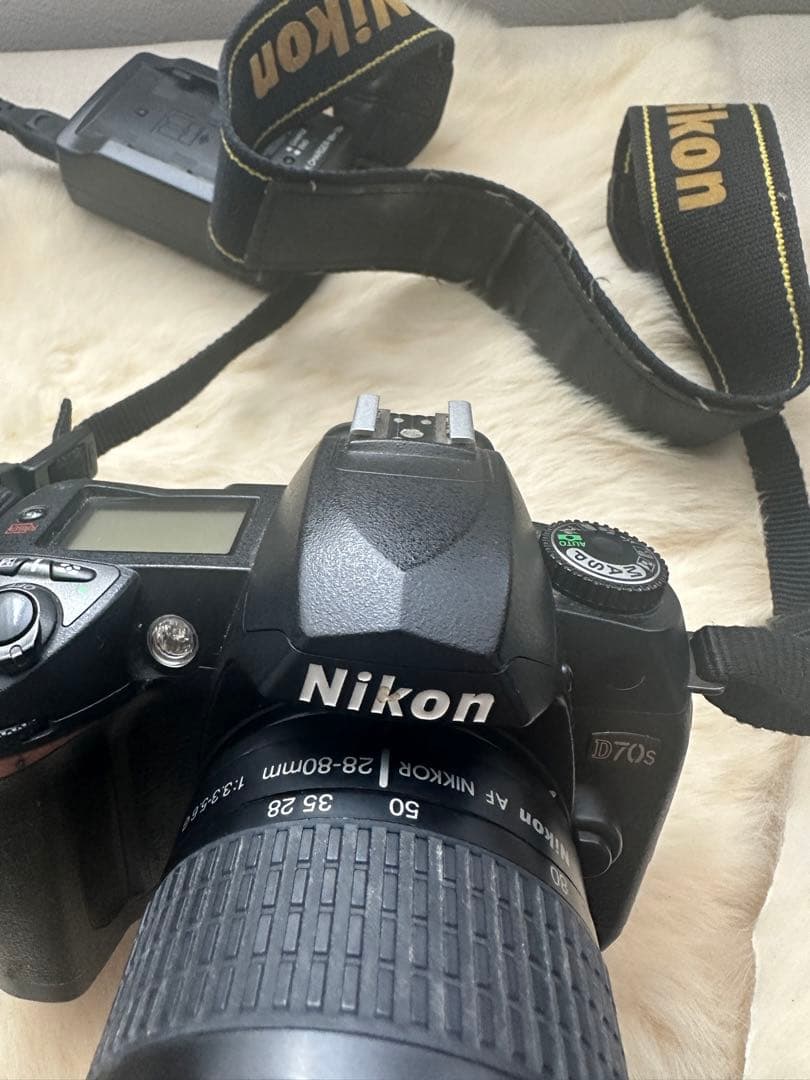 Nikon D70sデジタル一眼レフカメラ、レンズ２つ付き
