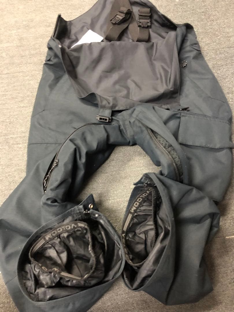 VOLCOM １７０サイズ 子ども用スノーボードウェア セット