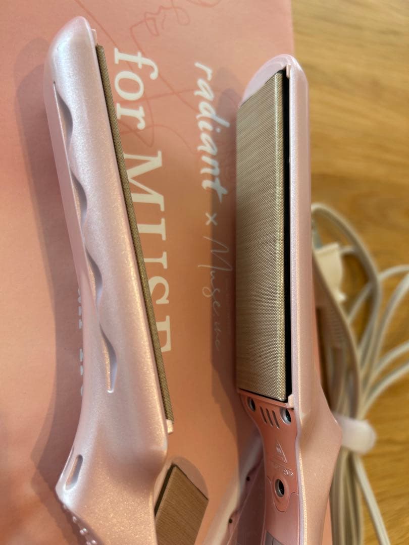 ラディアントfor MUSE プロフェッショナルヘアーアイロンピンク　ケース付き