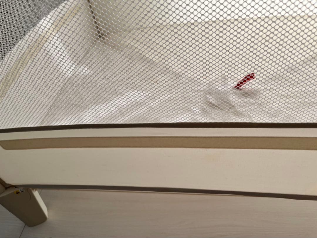 ベビーベッド 通気性メッシュ ベージュ