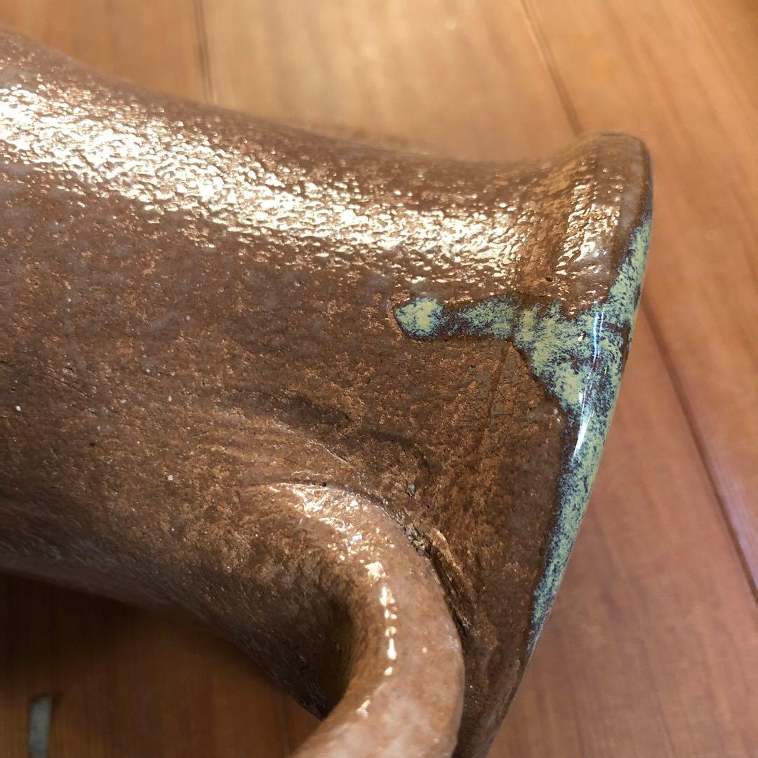 骨董品 青い光が美しい持ち手付き茶色陶器壺 茶道花道水壺 弥生式土器水瓶 作家物