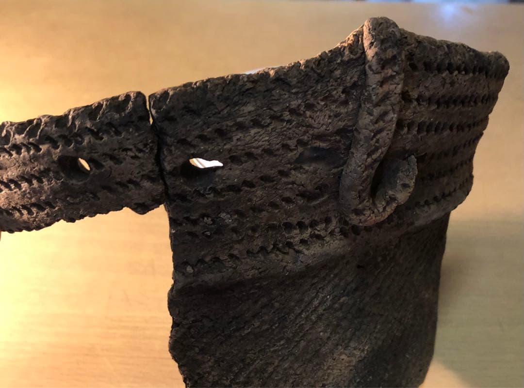 「土器の欠片 縁の部分 No.660」です。