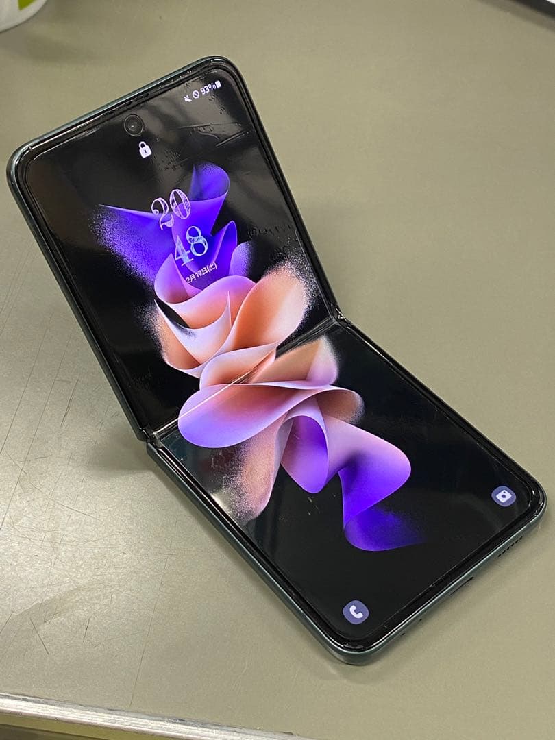 SAMSUNG Galaxy Z Flip3 限定色グリーン