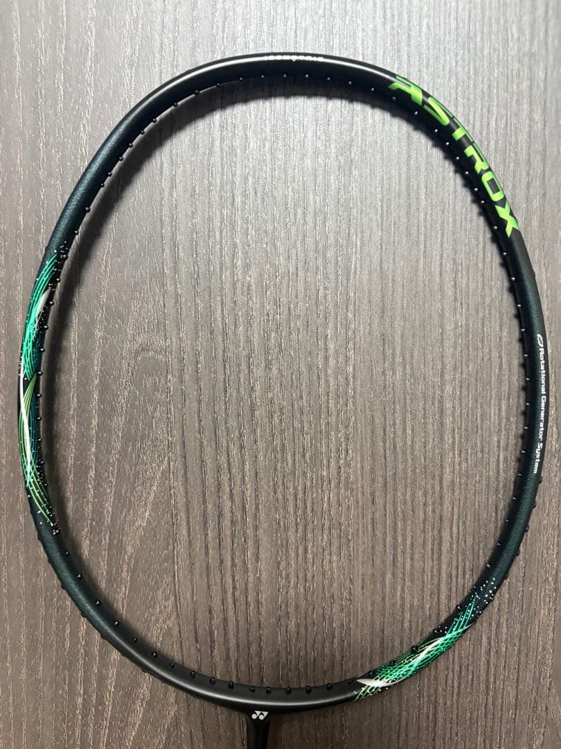 【新品未使用】YONEX ASTROX 玄黒 4UG5