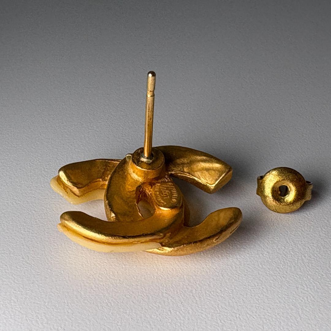 【片耳】 CHANEL ココマーク ピアス 00T ゴールド