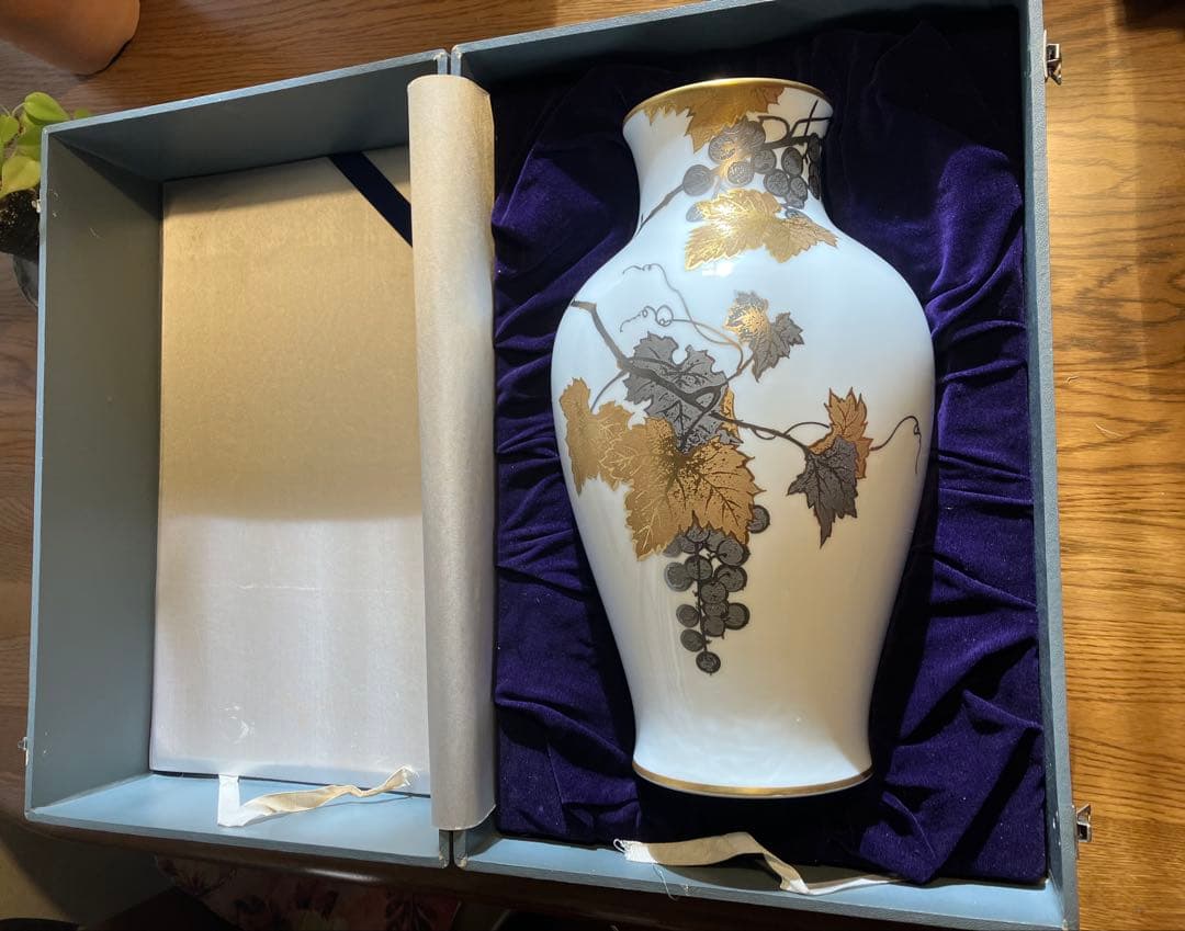 大倉陶器　金蝕ぶどう　花器　36㎝