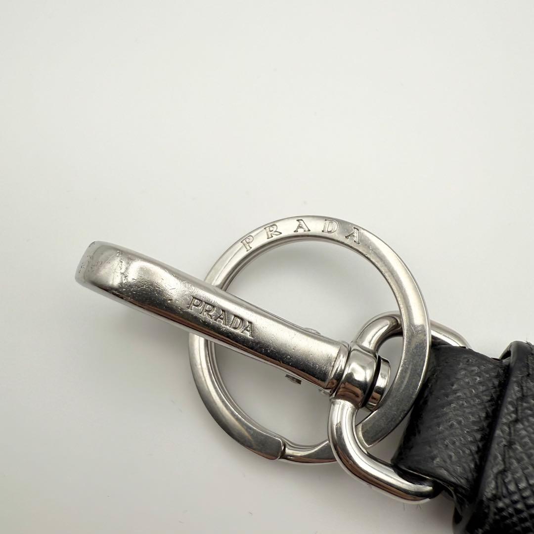 PRADA サフィアーノレザー トライアングルプレート キーケース