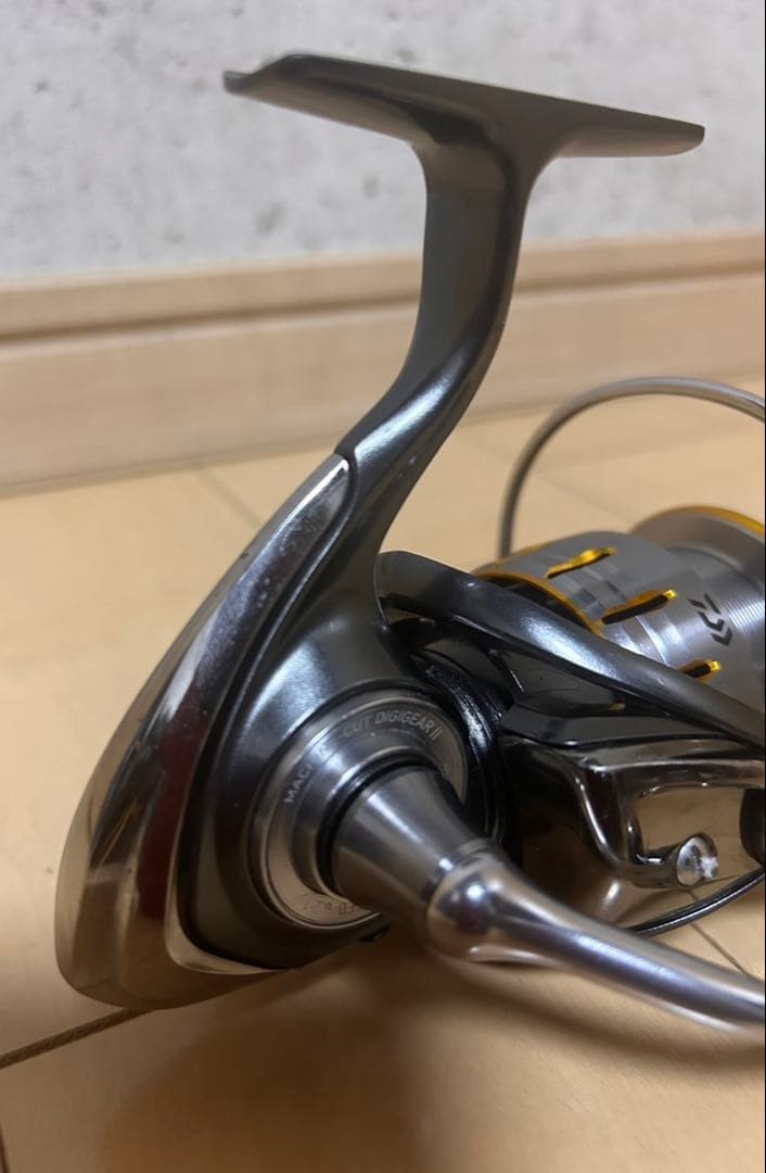 【週末限定価格】DAIWAスピニングリール　18 ブラスト LT4000-CXH