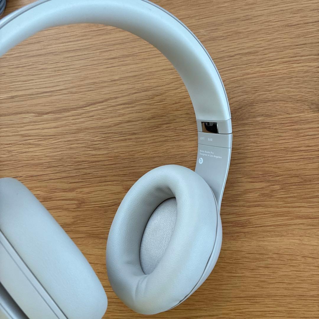 Beats Studio Pro サンドストーン ワイヤレスヘッドホン