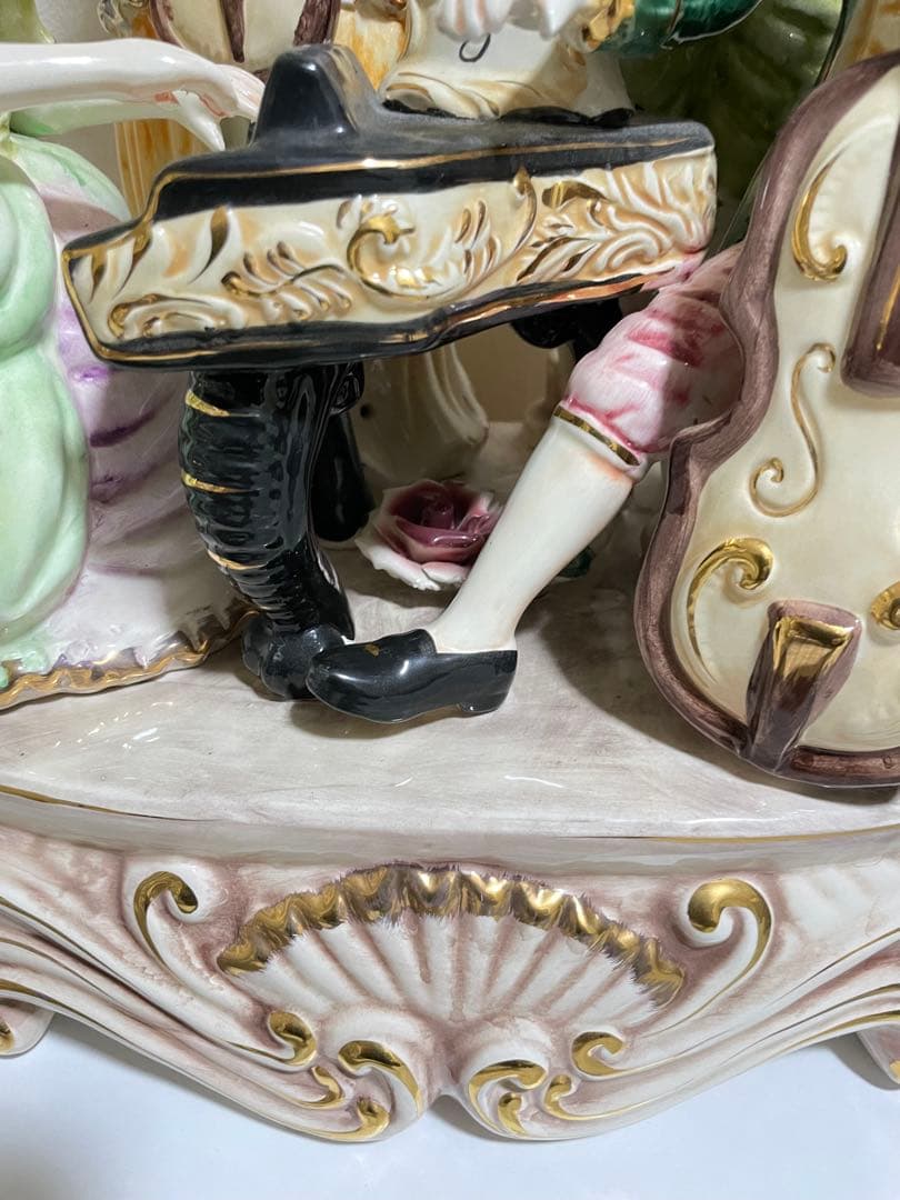 インテリア置物　陶器人形　カポティモンテ製 全長約40センチ