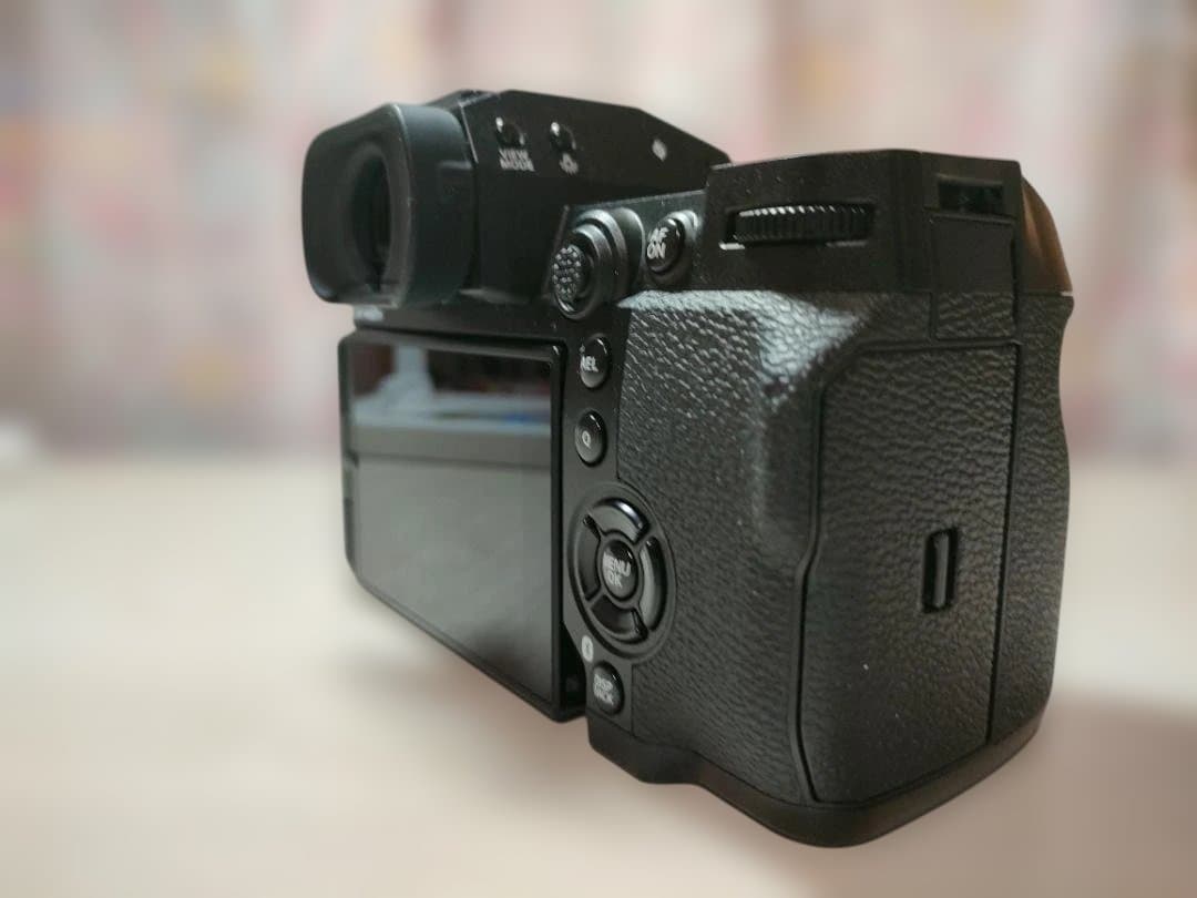 送料無料　FUJIFILM X-H2S ミラーレスカメラ おまけ付き