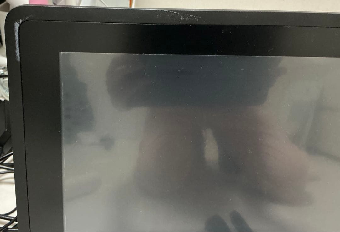 Wacomの液晶ペンタブレットcintiq 22とペン・左手デバイス付き