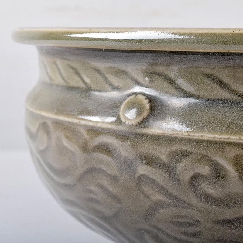 中国　龍泉窯　青磁　花文　三つ足大香炉　M　R8769