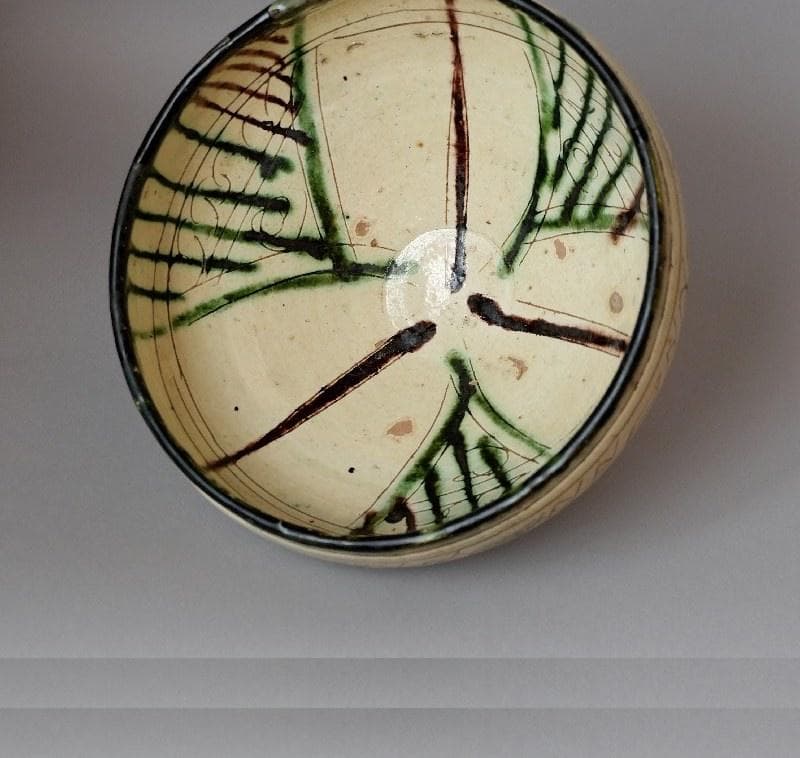 ☆☆☆イスラム陶☆二彩・線刻の花文の鉢