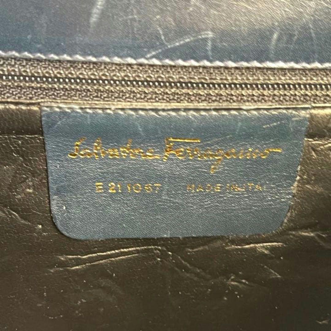 SalvatoreFerragamo ガンチーニ ショルダーバッグ レザー