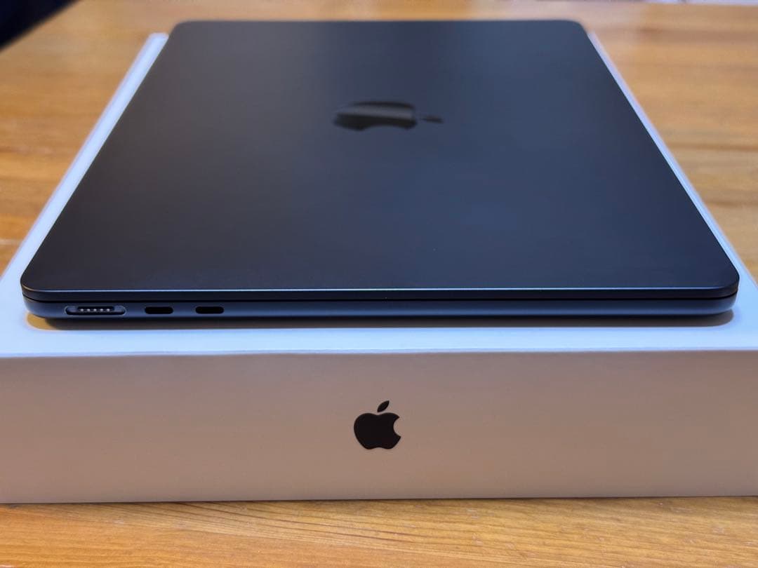 美品　MacBook Air M2 8GB 256GB ミッドナイト