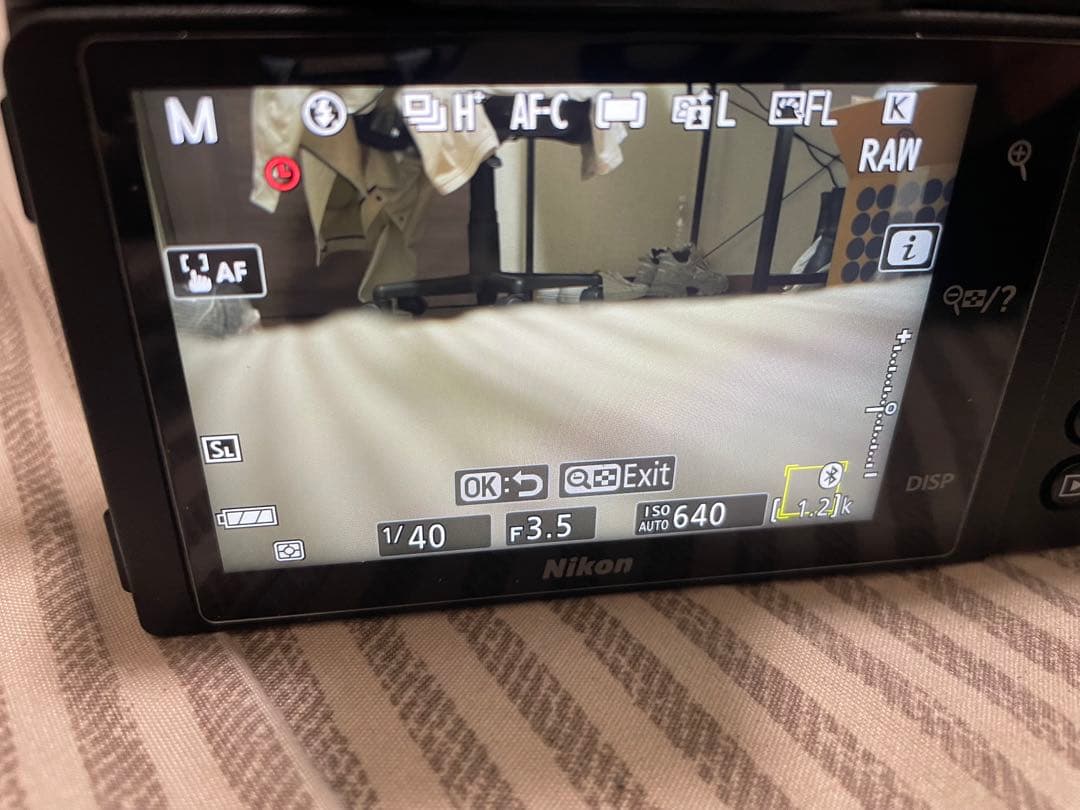 Nikon Z50 ボディと NIKKOR DX 24mm f/1.7 レンズ