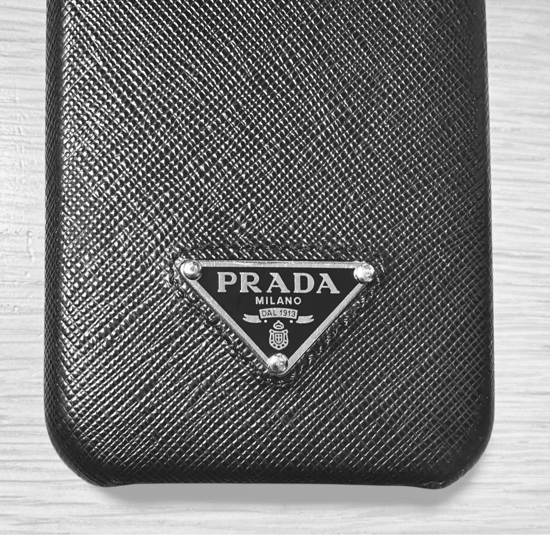 美品 PRADA ブラックレザー iPhone11Proケース