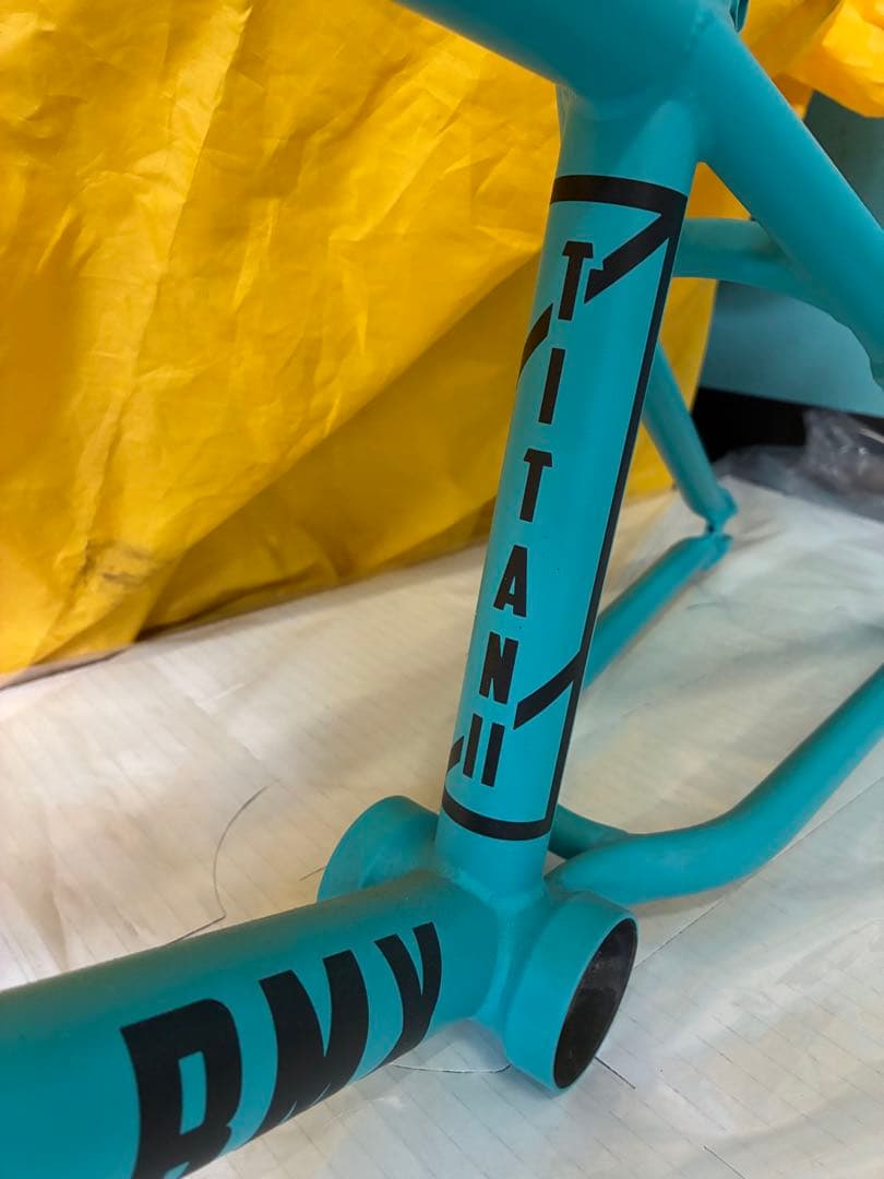 間も無く出品終了！軽量BMXフレーム 「KINK BMX 」TITAN Ⅱ