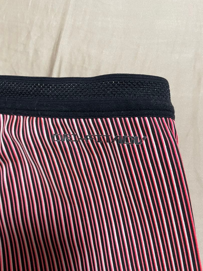 美品 NIKE エアロスイフトハーフタイツSサイズ